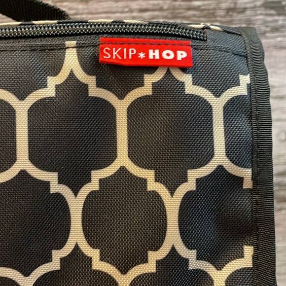 2/$30 Never Used Skip Hop Portable Changing Pad Station Clutch Bag - Picture 4 of 15